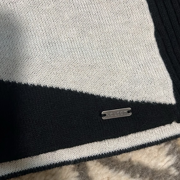 NEVER WORN Volcom dress/long sweater, size Large. - Picture 3 of 4